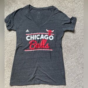 Adidas Chicago Bulls Woman’s Size Large Short Sleeve Tee